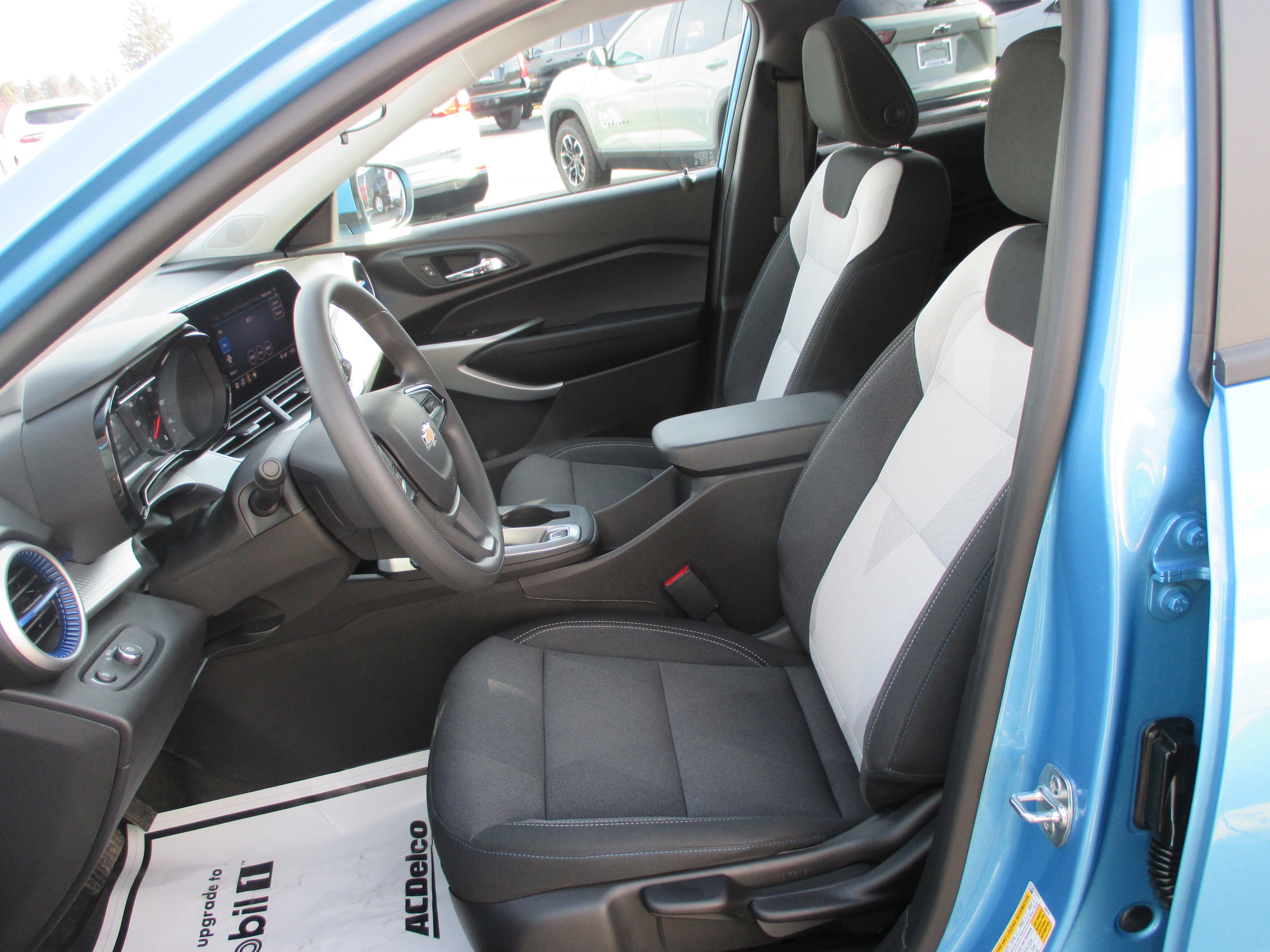 Used 2026 Chevrolet Trax LS w/ LS Convenience Package image 14
