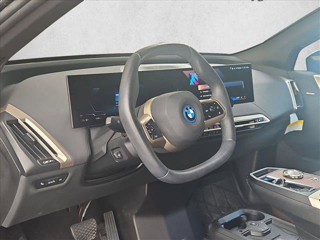 Used 2025 BMW iX xDrive50 AWD/4WD image 10