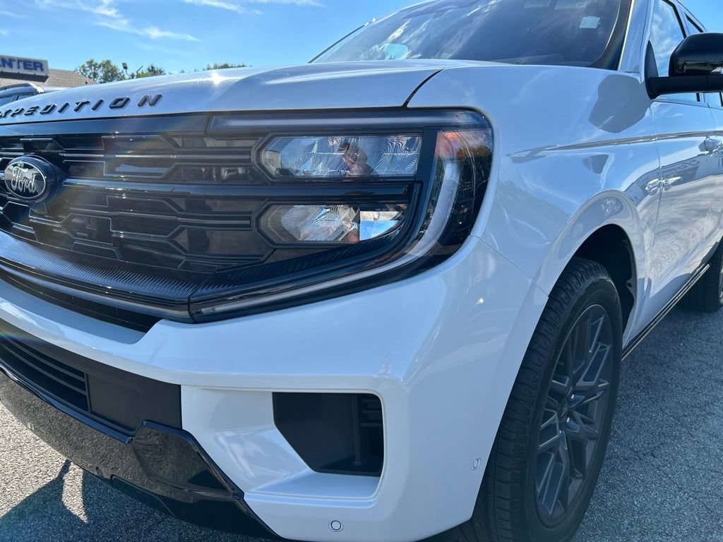 Used 2025 Ford Expedition Platinum w/ Stealth Performance Package AWD/4WD image 6