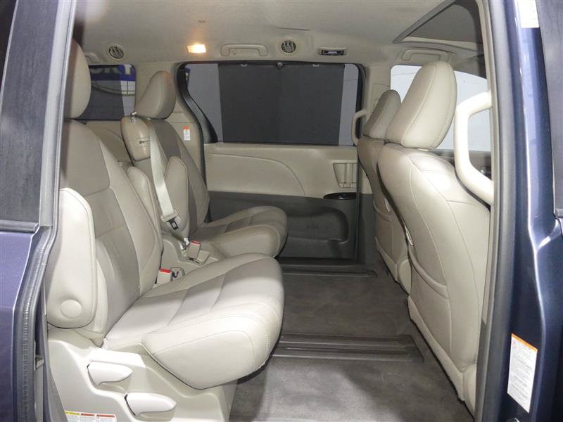 Used 2015 Toyota Sienna XLE FWD image 26