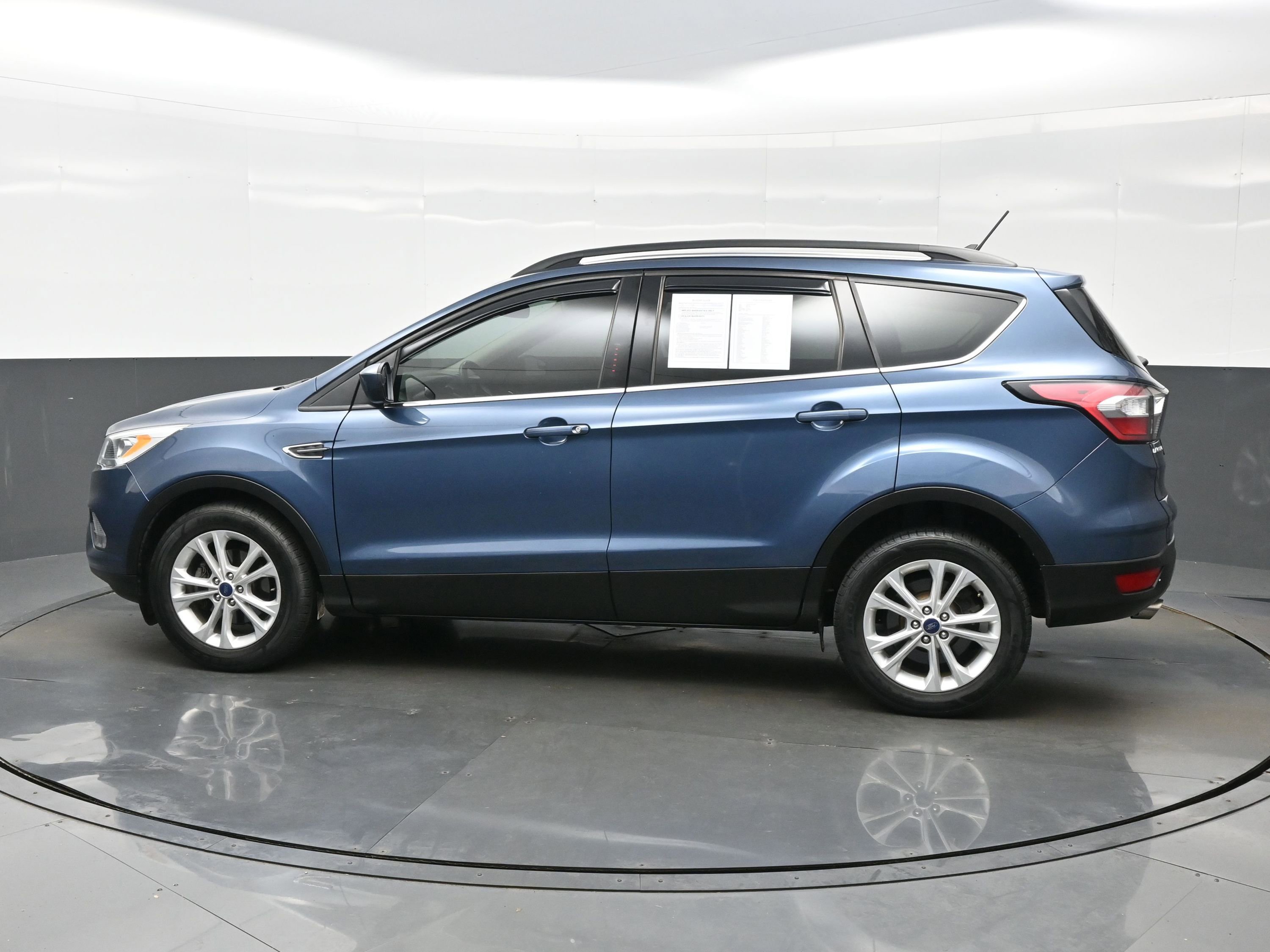 Used 2018 Ford Escape SEL FWD image 3