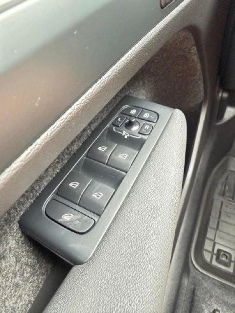 Used 2024 Volvo XC40 B5 Plus w/ Climate Package AWD/4WD image 18
