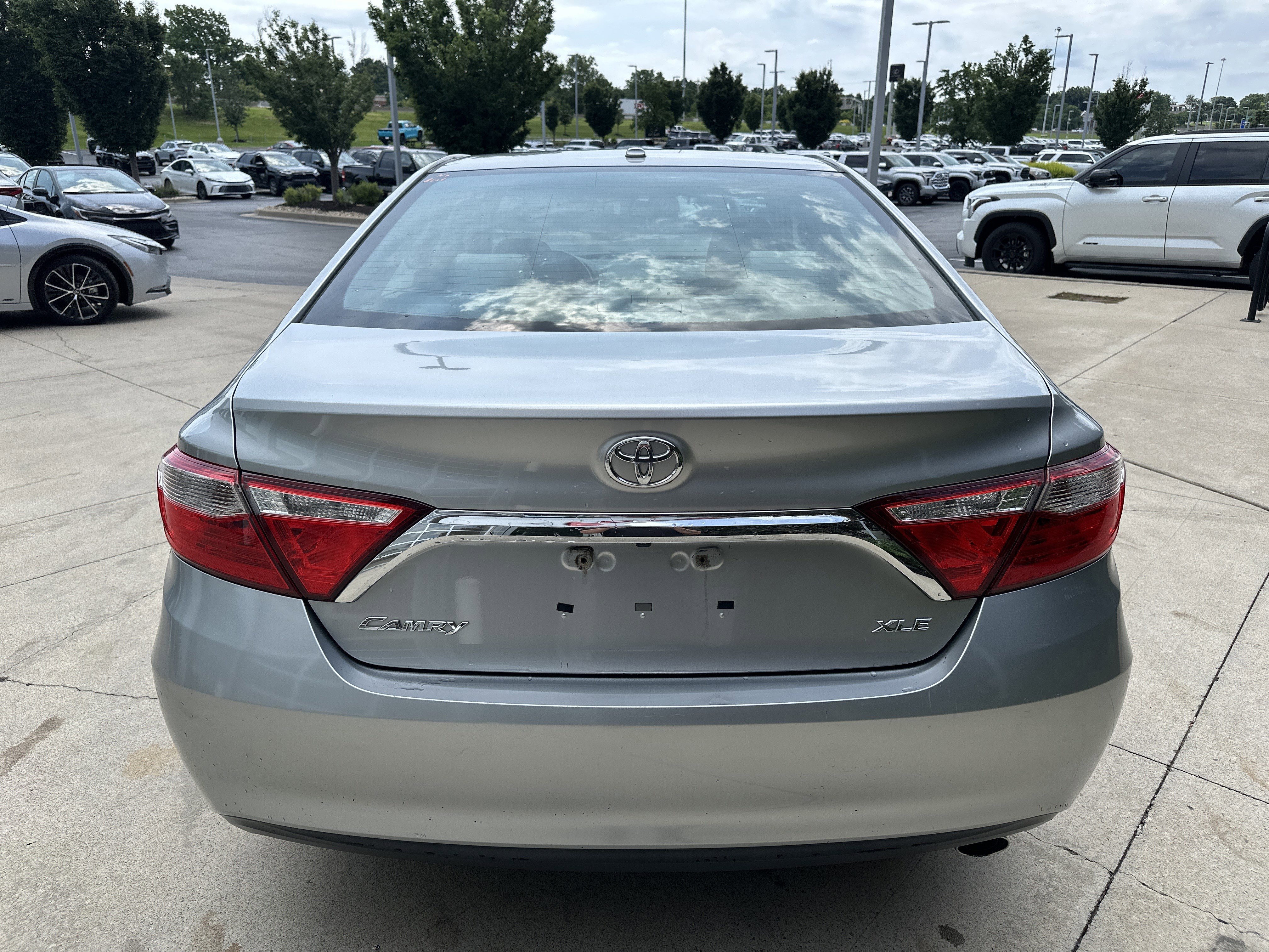 Used 2017 Toyota Camry XLE FWD image 8