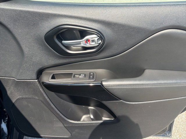 Used 2023 Jeep Cherokee Altitude Lux image 26