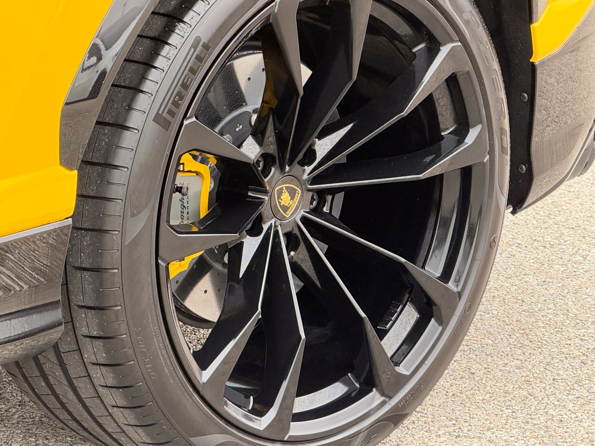 Used 2022 Lamborghini Urus AWD/4WD image 18