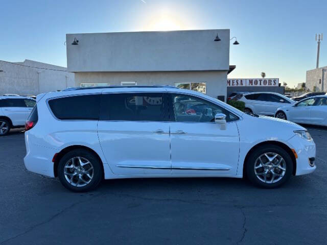 Used 2018 Chrysler Pacifica Limited FWD image 2
