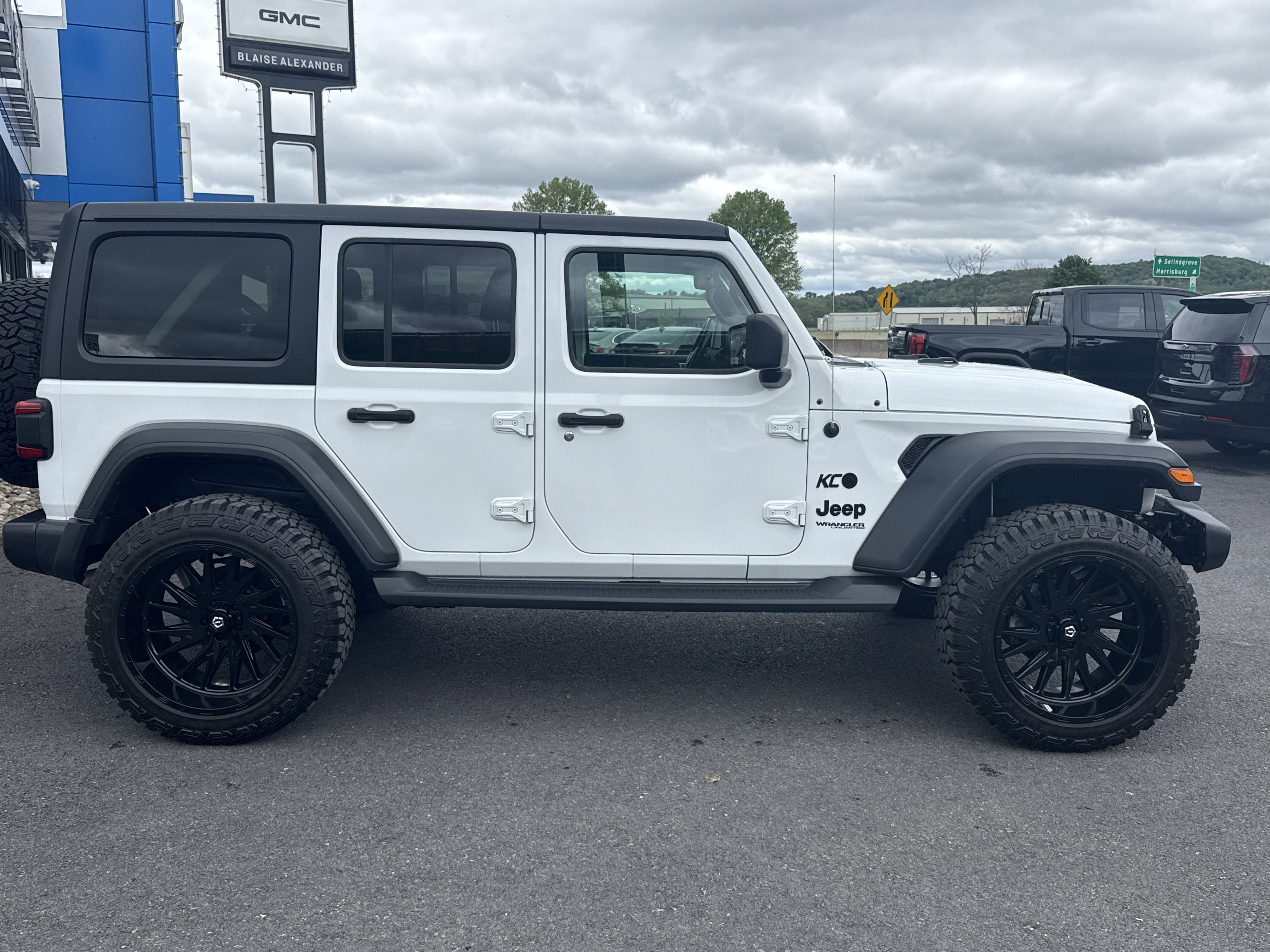 Used 2020 Jeep Wrangler Unlimited Sport AWD/4WD image 2