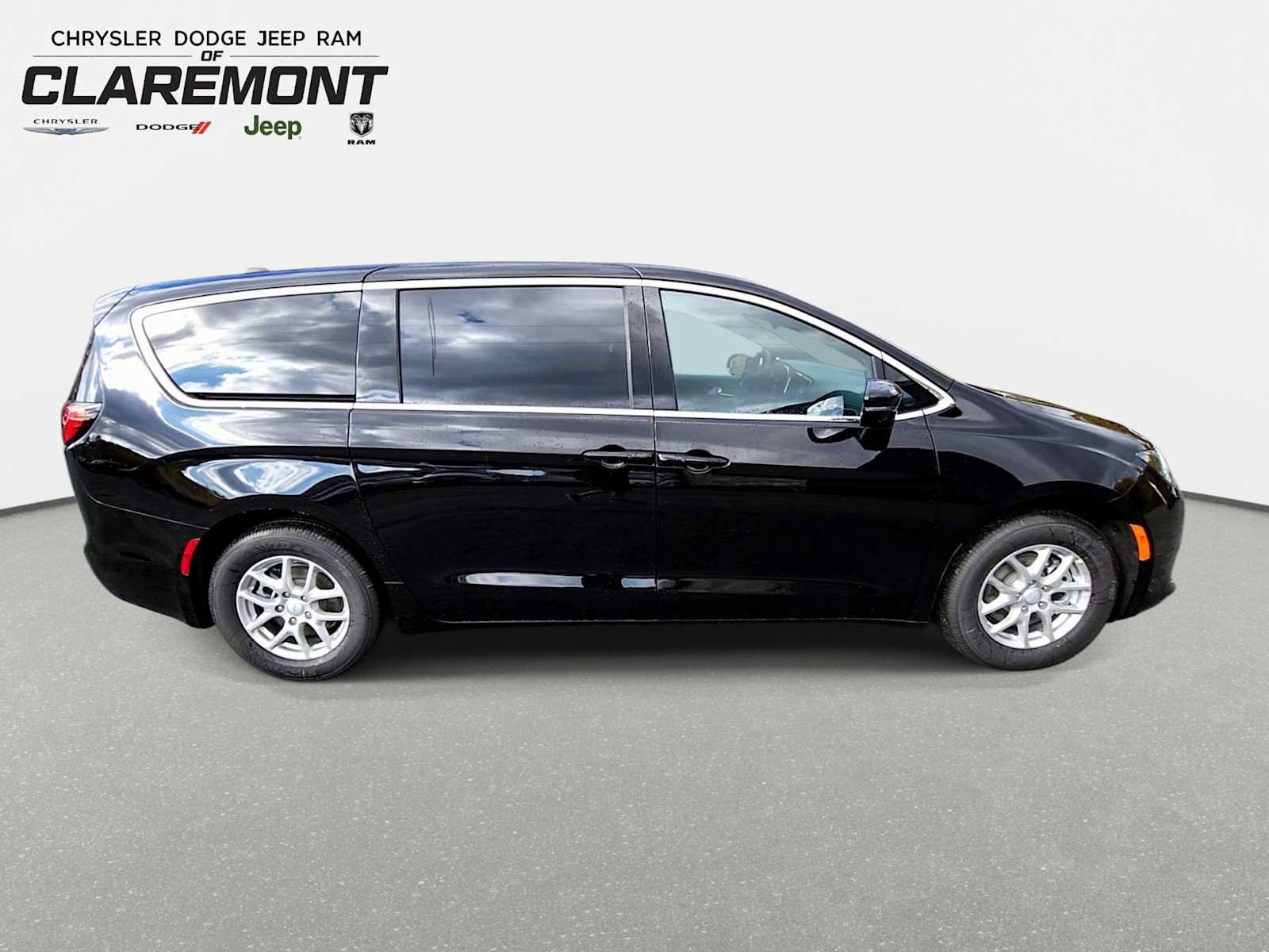 New 2027 Chrysler Pacifica LX FWD image 9