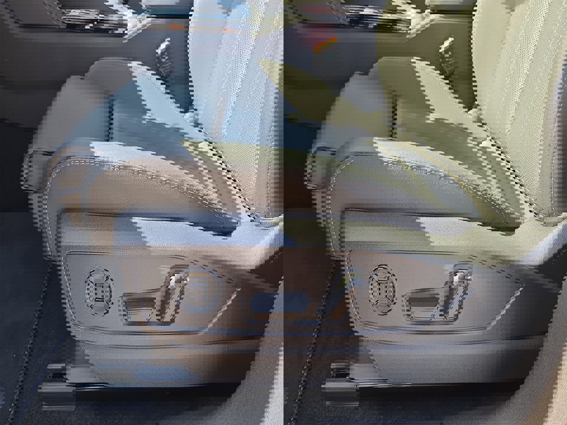 Certified 2025 Audi Q5 Premium Plus w/ Premium Plus image 17