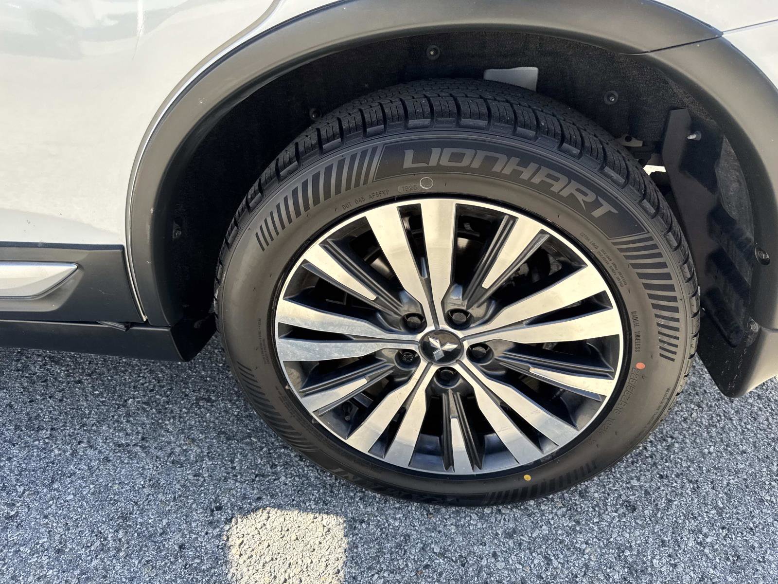 Used 2019 Mitsubishi Outlander SE image 6