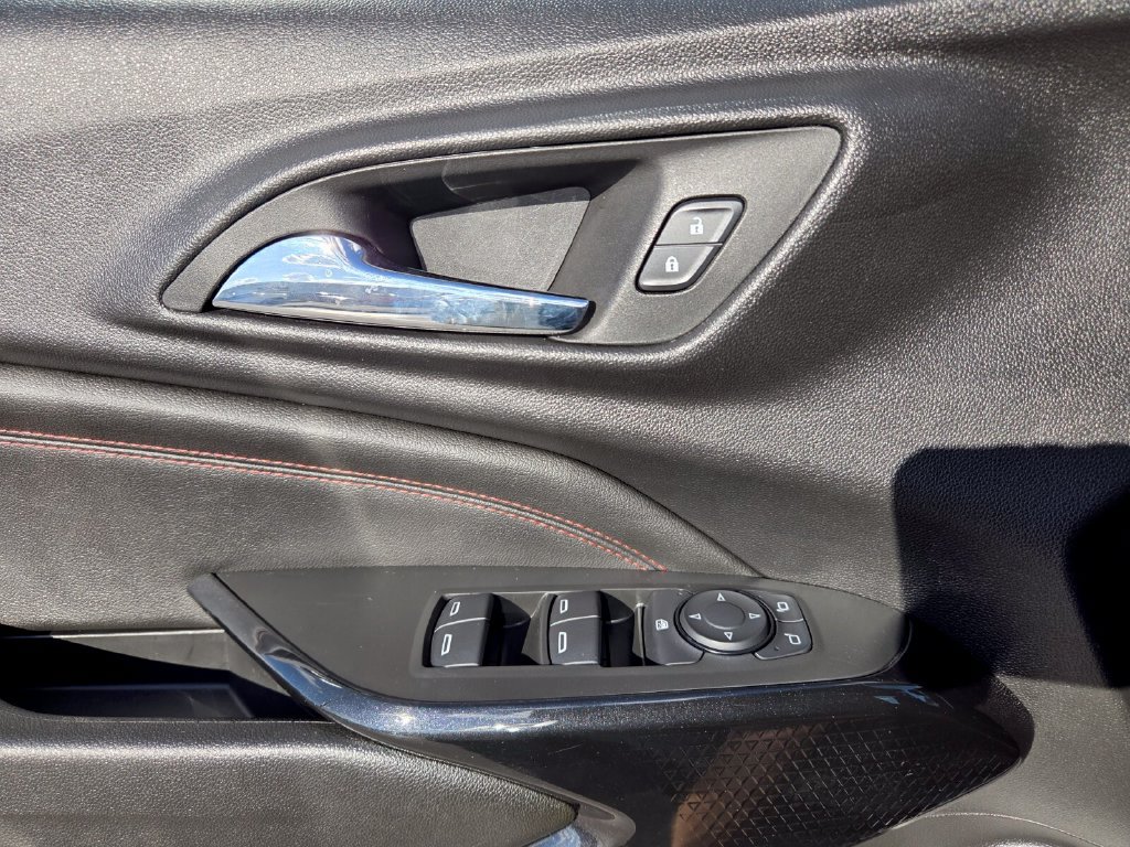 Used 2024 Chevrolet Trax RS w/ Sunroof Package FWD image 22