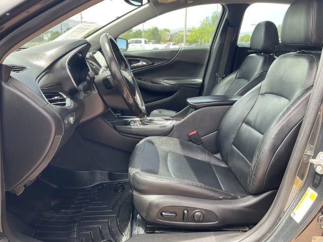 Used 2018 Chevrolet Malibu Premier w/ Premier Sun and Wheel Package FWD image 10