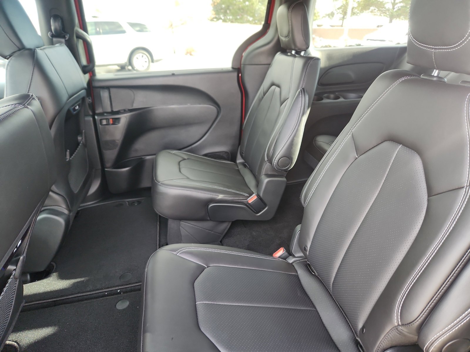 New 2026 Chrysler Pacifica Select AWD/4WD image 18