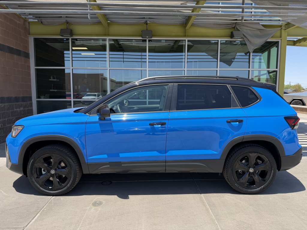 Used 2025 Volkswagen Taos SE AWD/4WD image 7