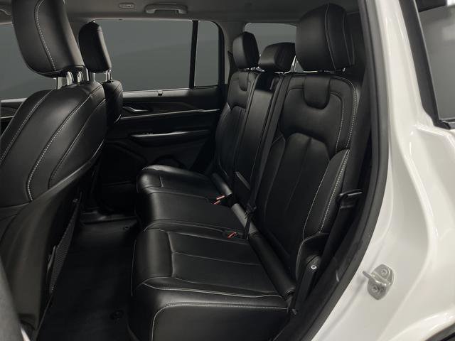 Used 2023 Jeep Grand Cherokee Limited w/ Luxury Tech Group II image 29