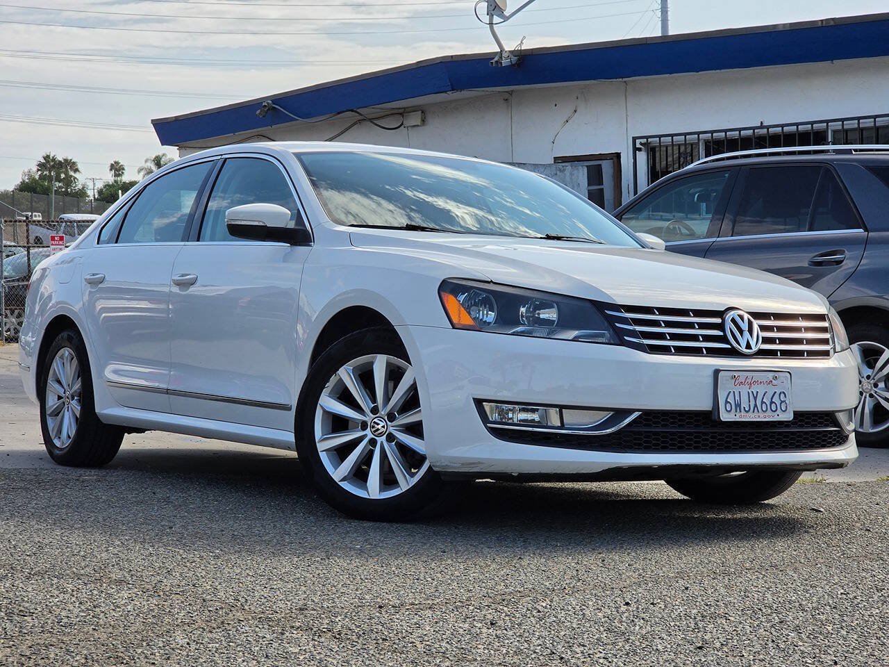Used 2012 Volkswagen Passat 2.5 SEL Premium FWD image 3