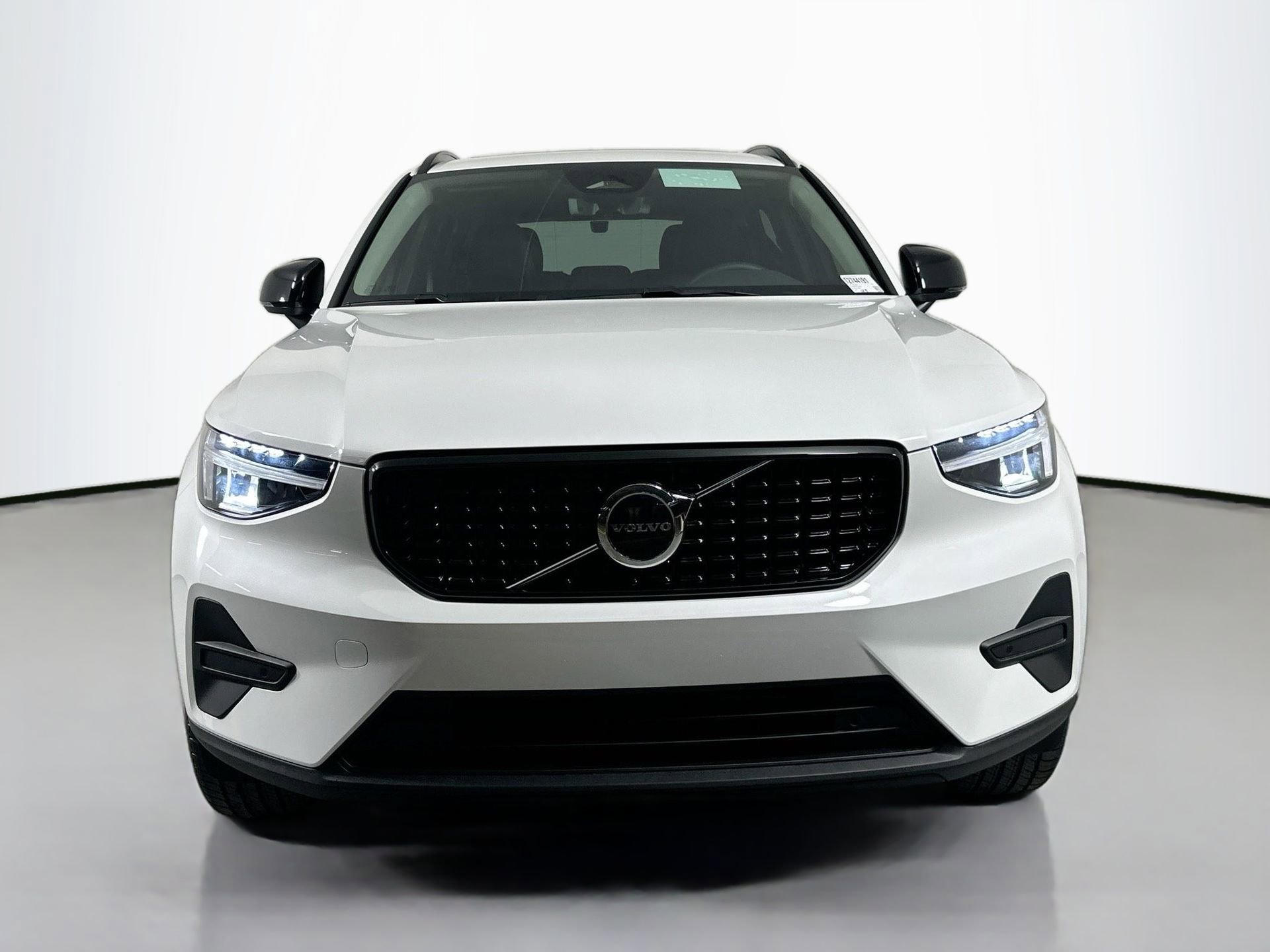 New 2026 Volvo XC40 B4 Core FWD image 2