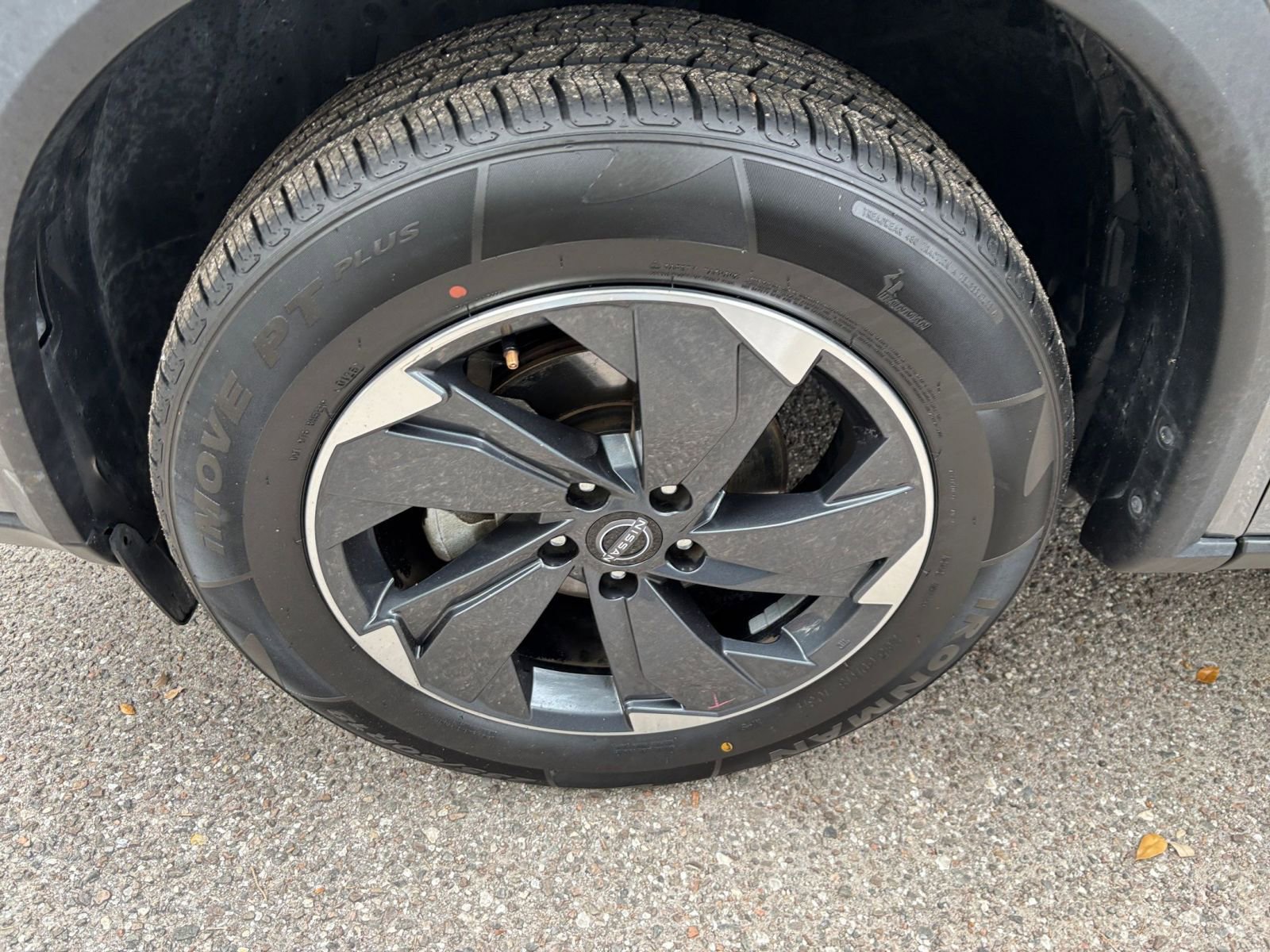 Used 2025 Nissan Rogue SV AWD/4WD image 32