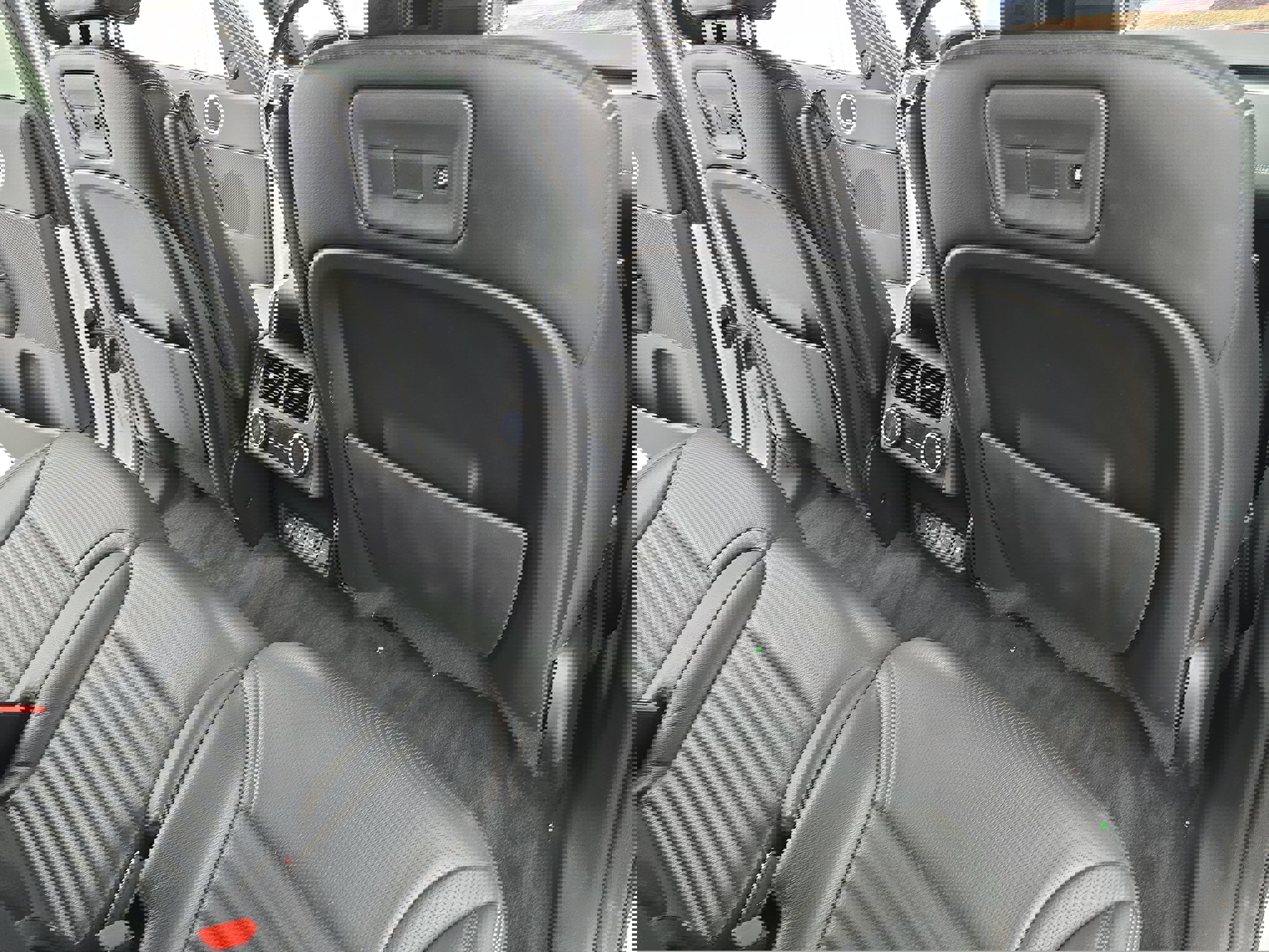 Used 2022 Land Rover Discovery S R-Dynamic image 11