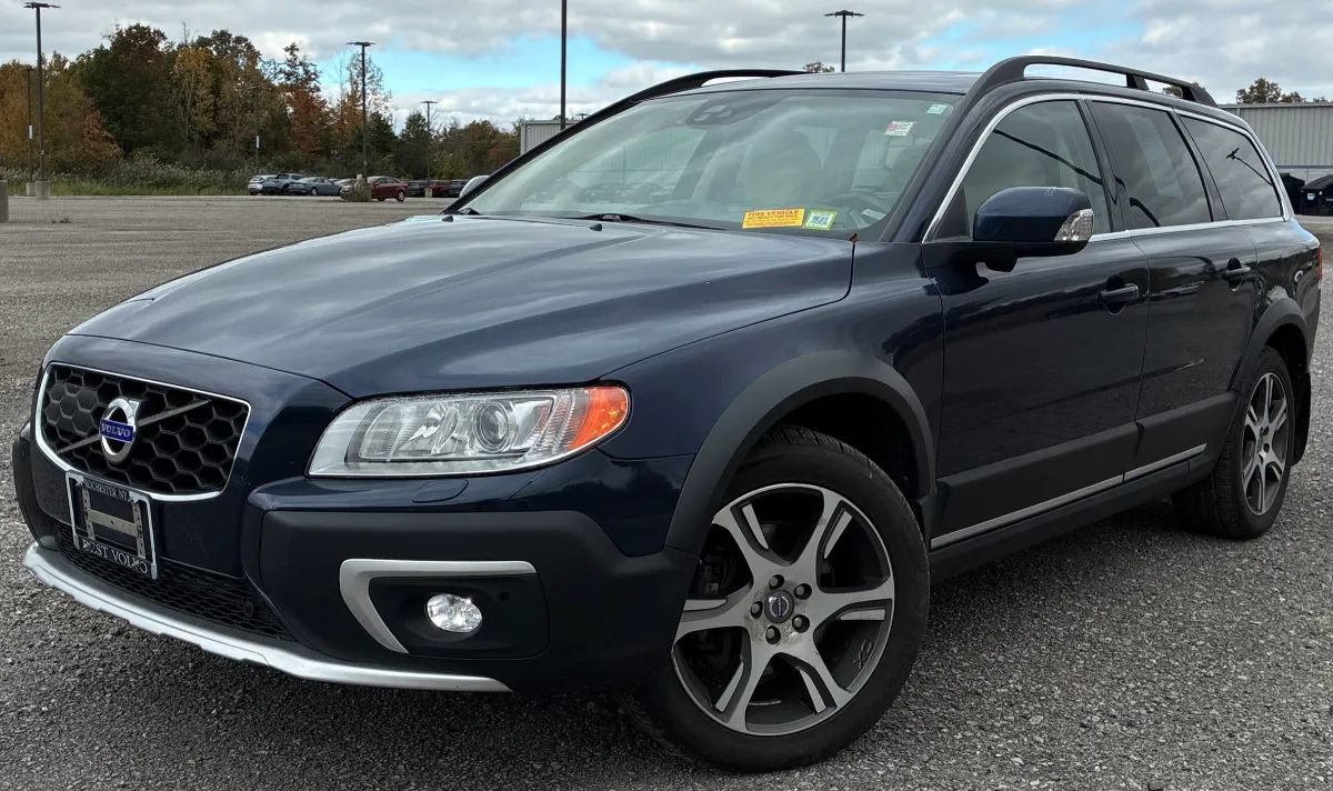 Used 2015 Volvo XC70 T6 Platinum AWD/4WD image 1