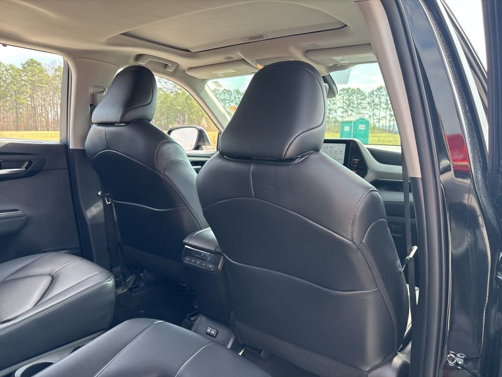 Certified 2024 Toyota Highlander XLE image 37