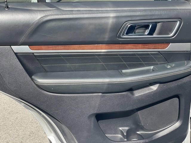 Used 2018 Ford Explorer Platinum image 23