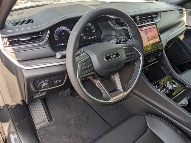 New 2025 Jeep Grand Cherokee Limited w/ Black Appearance Package image 8
