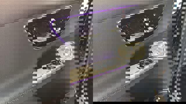 Used 2025 Mercedes-Benz GLC 300 4MATIC image 13