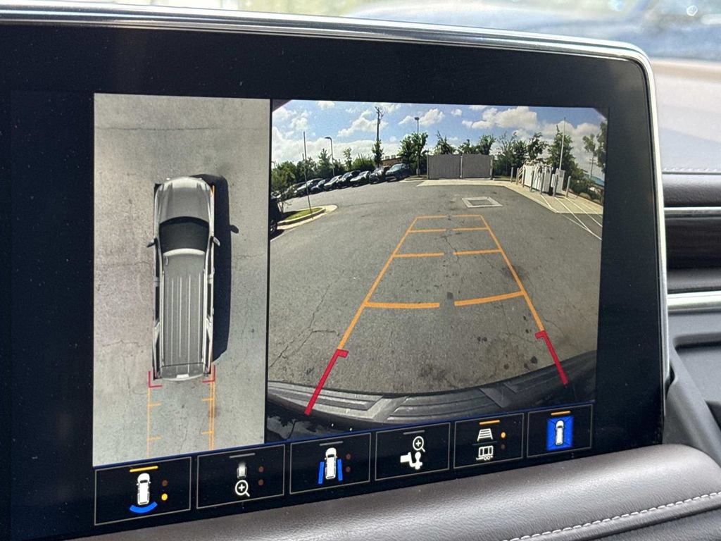 Used 2022 Chevrolet Tahoe Z71 w/ Luxury Package AWD/4WD image 15
