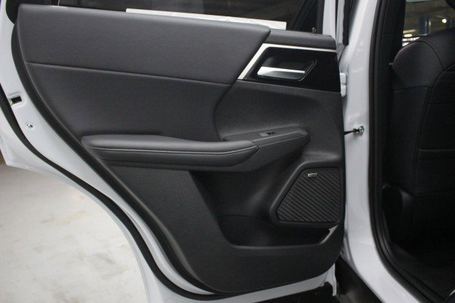 New 2026 Mitsubishi Outlander LE FWD image 26