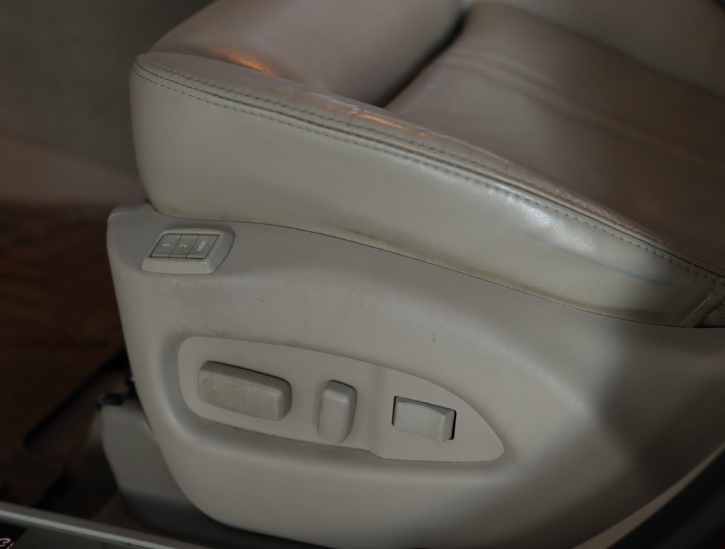 Used 2015 Cadillac SRX Luxury w/ Driver Awareness Package image 22