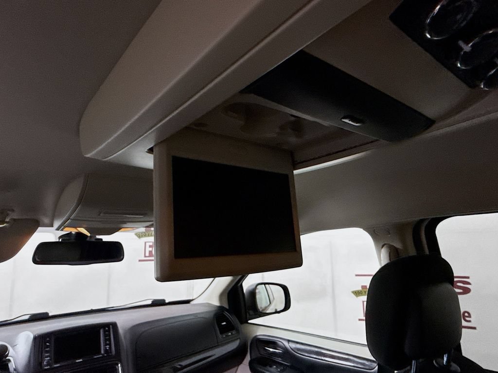 Used 2019 Dodge Grand Caravan SE w/ UConnect Hands-Free Group FWD image 11