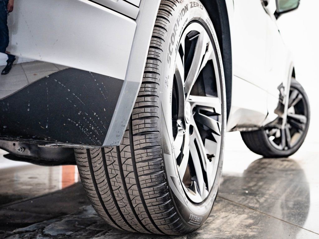 Used 2024 Volkswagen Tiguan SE R-Line image 41