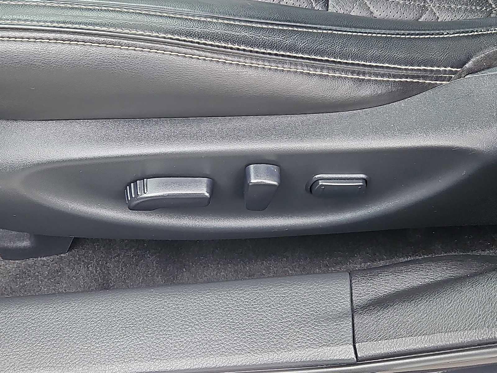Used 2016 Nissan Maxima Platinum FWD image 21