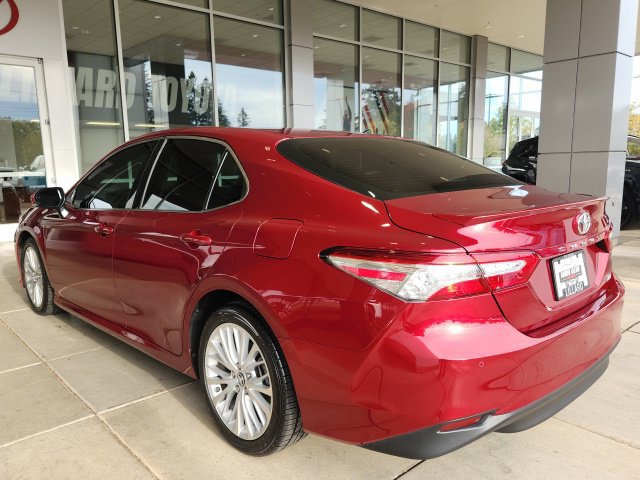 Certified 2018 Toyota Camry XLE FWD image 9
