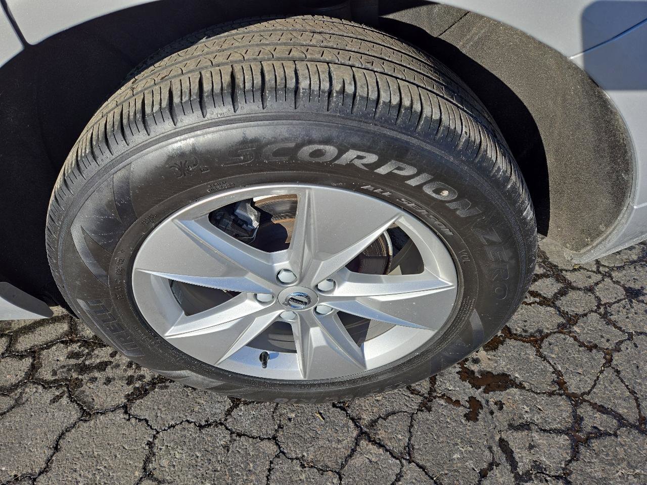 Used 2022 Volvo XC60 B5 Momentum image 7