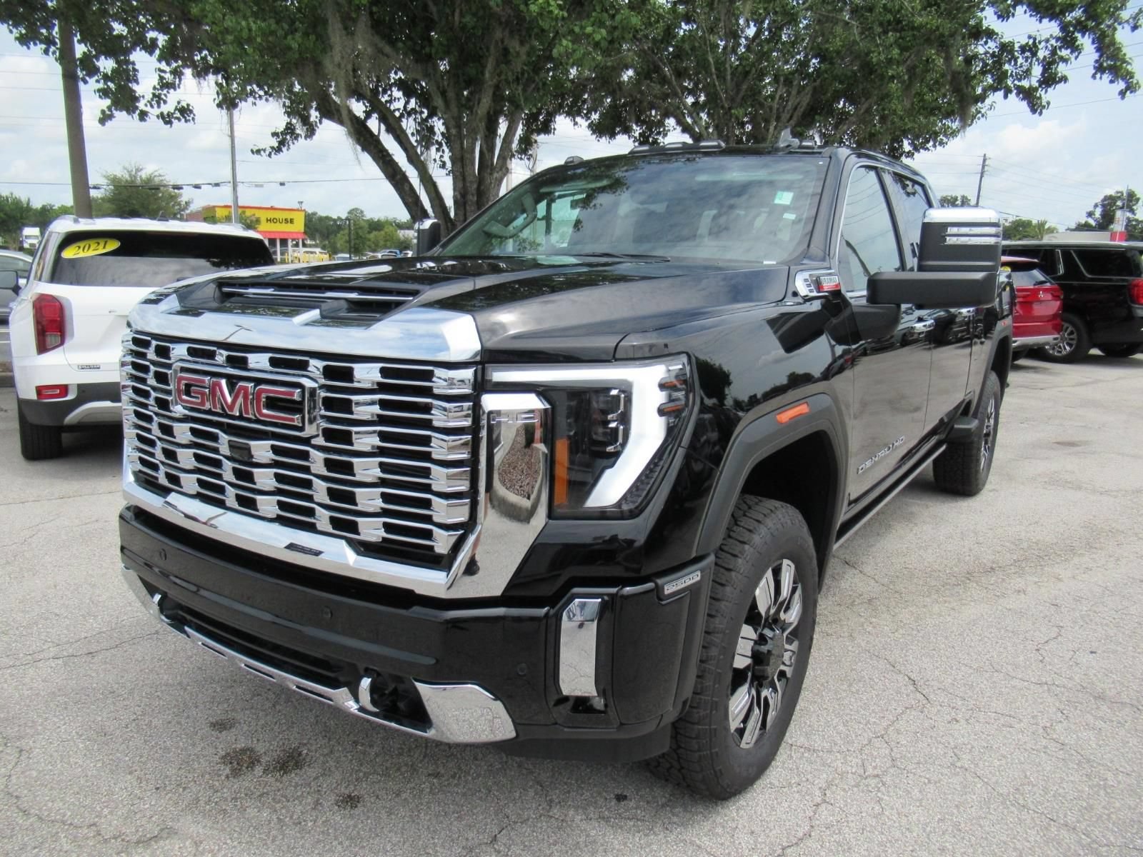 New 2026 GMC Sierra 2500 Denali w/ Denali Reserve Package AWD/4WD image 3