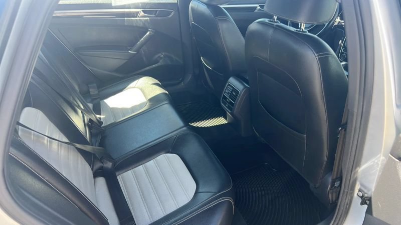 Used 2018 Volkswagen Passat 3.6 FWD image 6