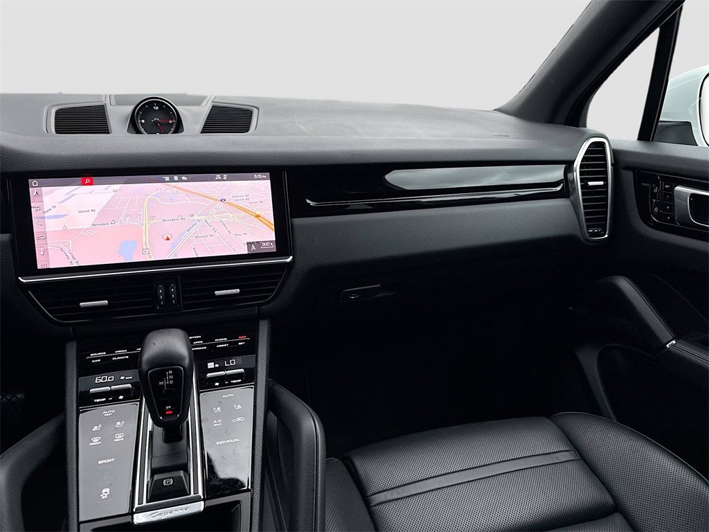 Used 2020 Porsche Cayenne Base w/ Premium Package image 26