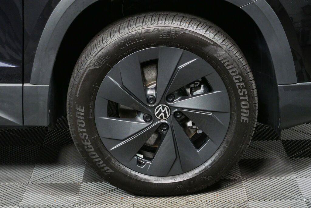 Used 2025 Volkswagen Taos S FWD image 34