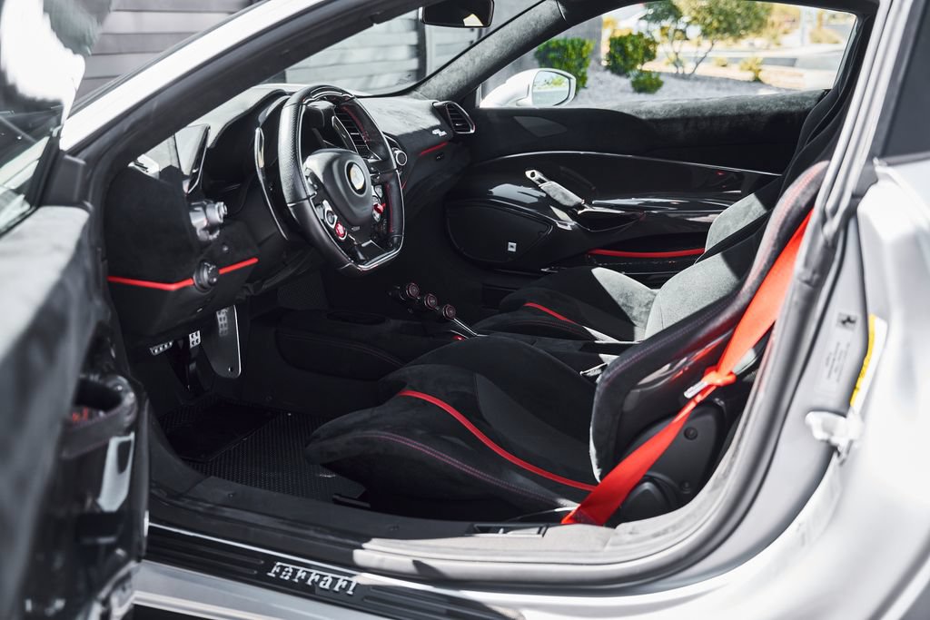 Used 2020 Ferrari 488 Pista Coupe RWD image 27