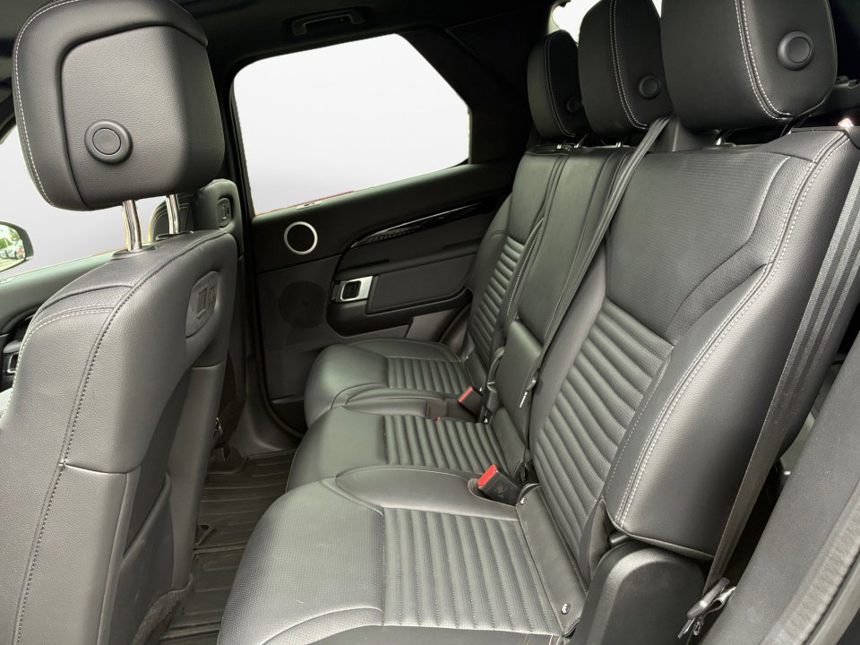 Used 2025 Land Rover Discovery S AWD/4WD image 13