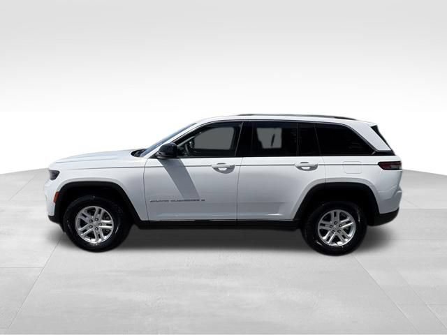 Used 2023 Jeep Grand Cherokee Laredo AWD/4WD image 10