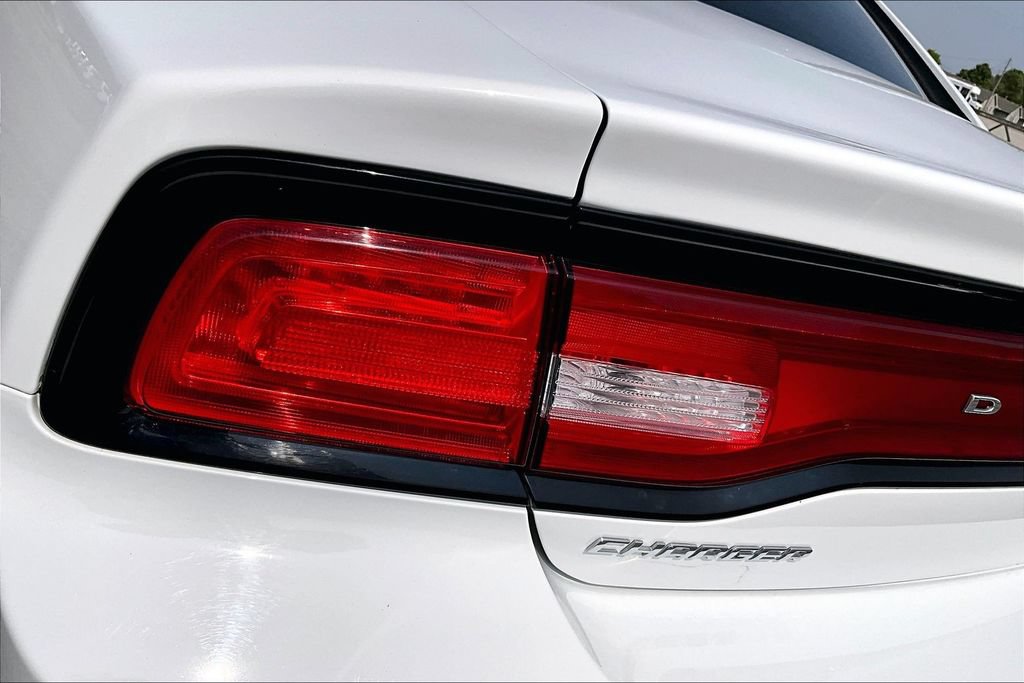 Used 2013 Dodge Charger SE RWD image 26