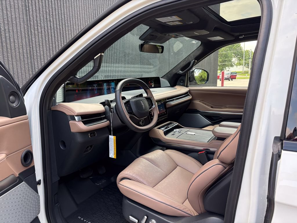 New 2027 Lincoln Navigator Black Label AWD/4WD image 10