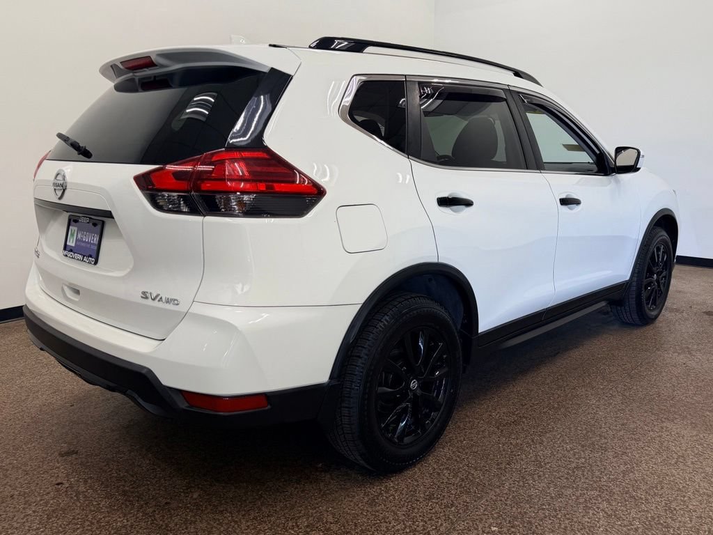 Used 2017 Nissan Rogue SV AWD/4WD image 7