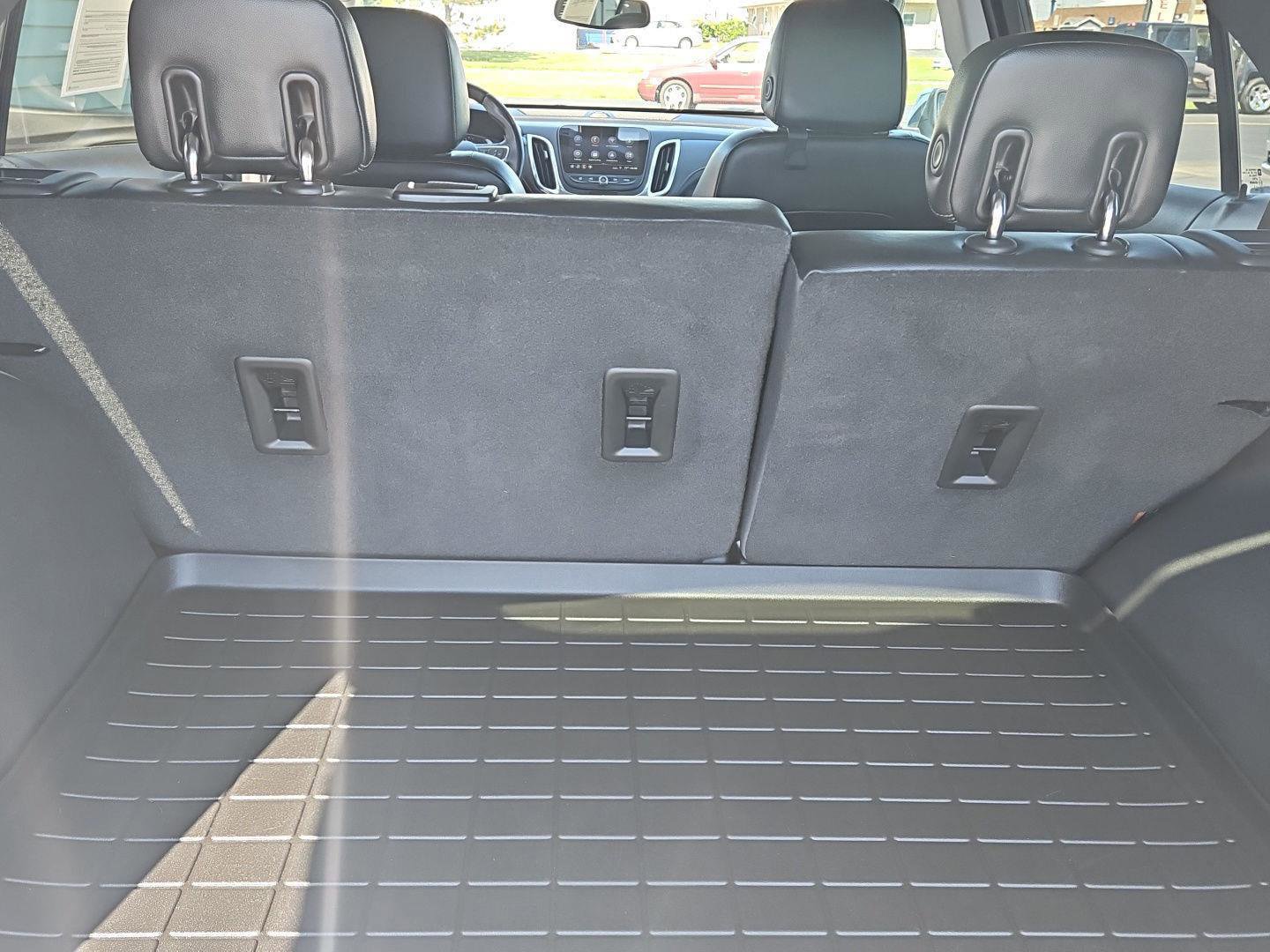 Used 2020 Chevrolet Equinox Premier FWD image 24