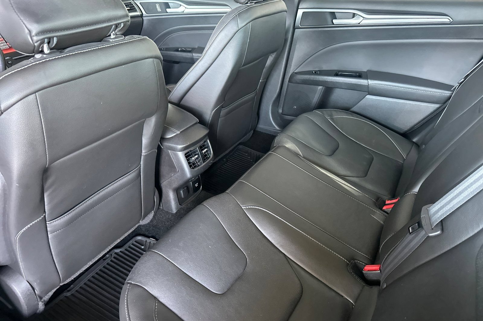 Used 2016 Ford Fusion Energi Titanium w/ Driver Assist Package FWD image 9