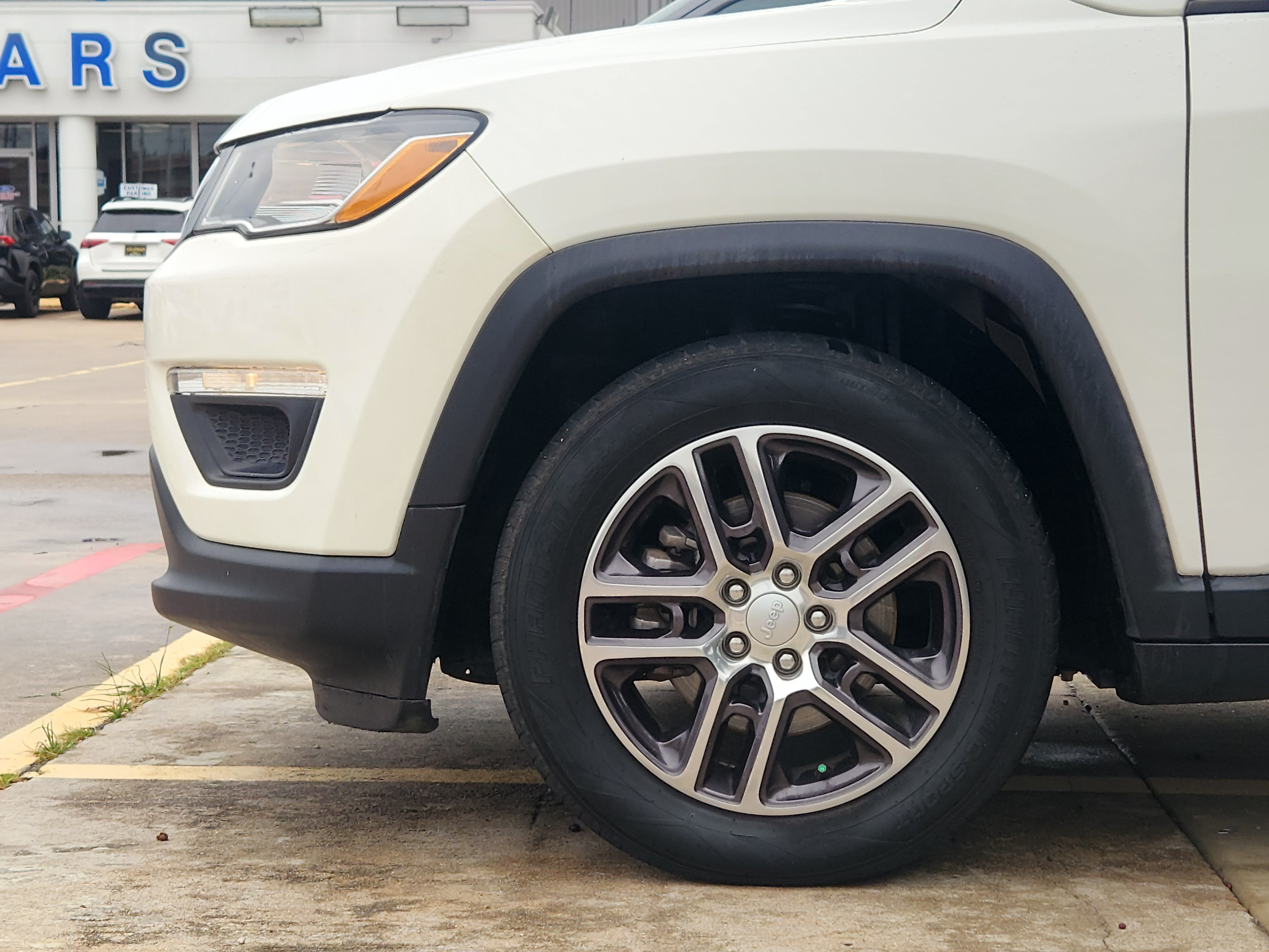 Used 2019 Jeep Compass Latitude FWD image 5