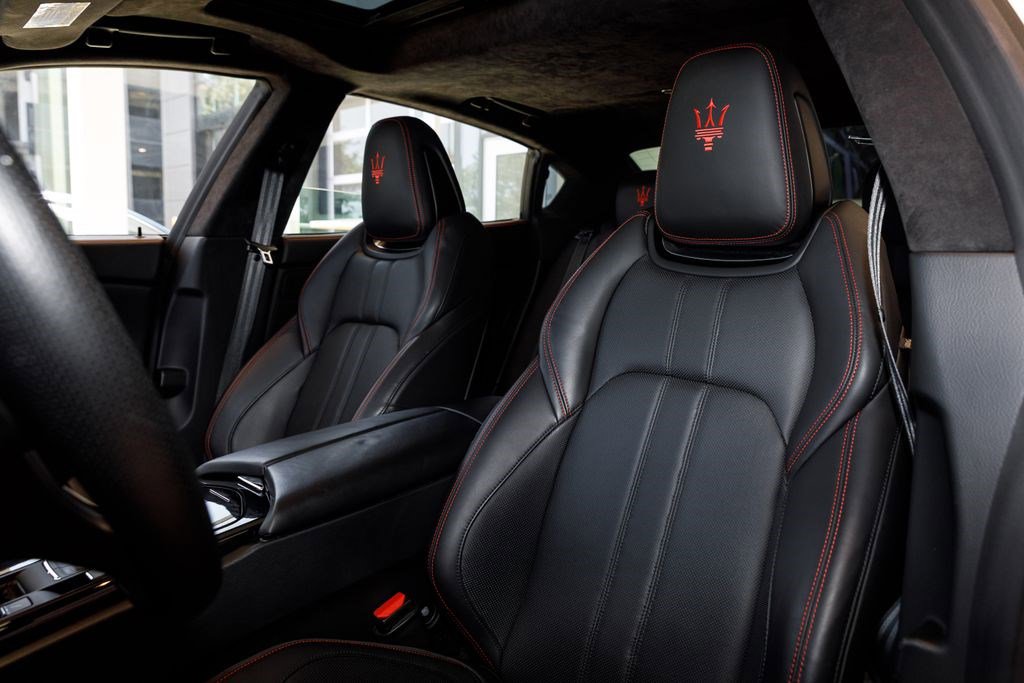Used 2022 Maserati Quattroporte Modena RWD image 27